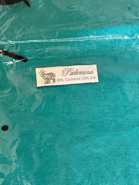 Pair of Cashmere and Silk Pashminas. Teal Blue and Lavender Purple. New in bag. - Picture 10 of 11